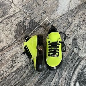 AM 66 low top sneaker